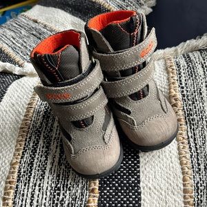 Ecco toddler boots. Size EU 21
